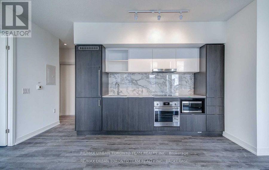 138 Downes Unit 807 photo 3