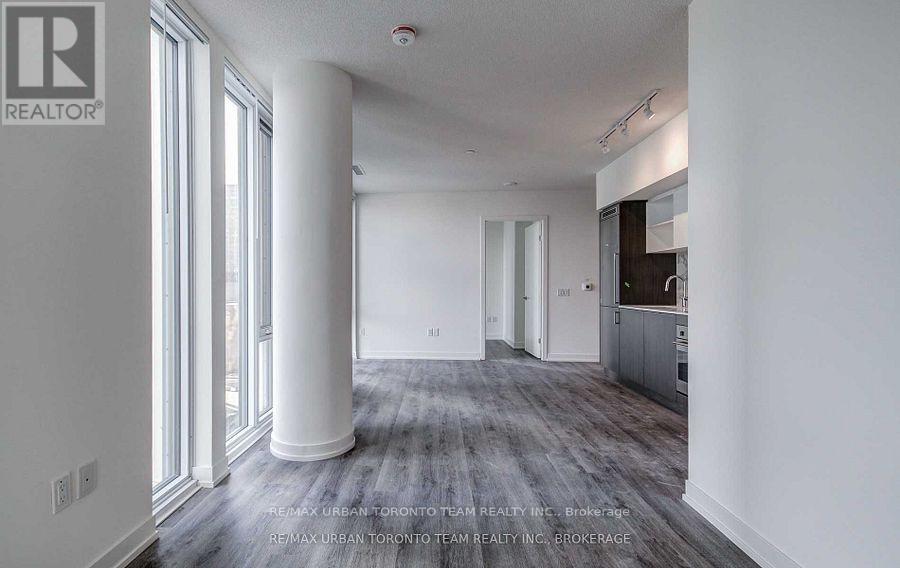 138 Downes Unit 807 photo 5