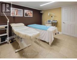 1-1048 Eglinton Avenue W, Toronto, ON M6C2C5 Photo 6