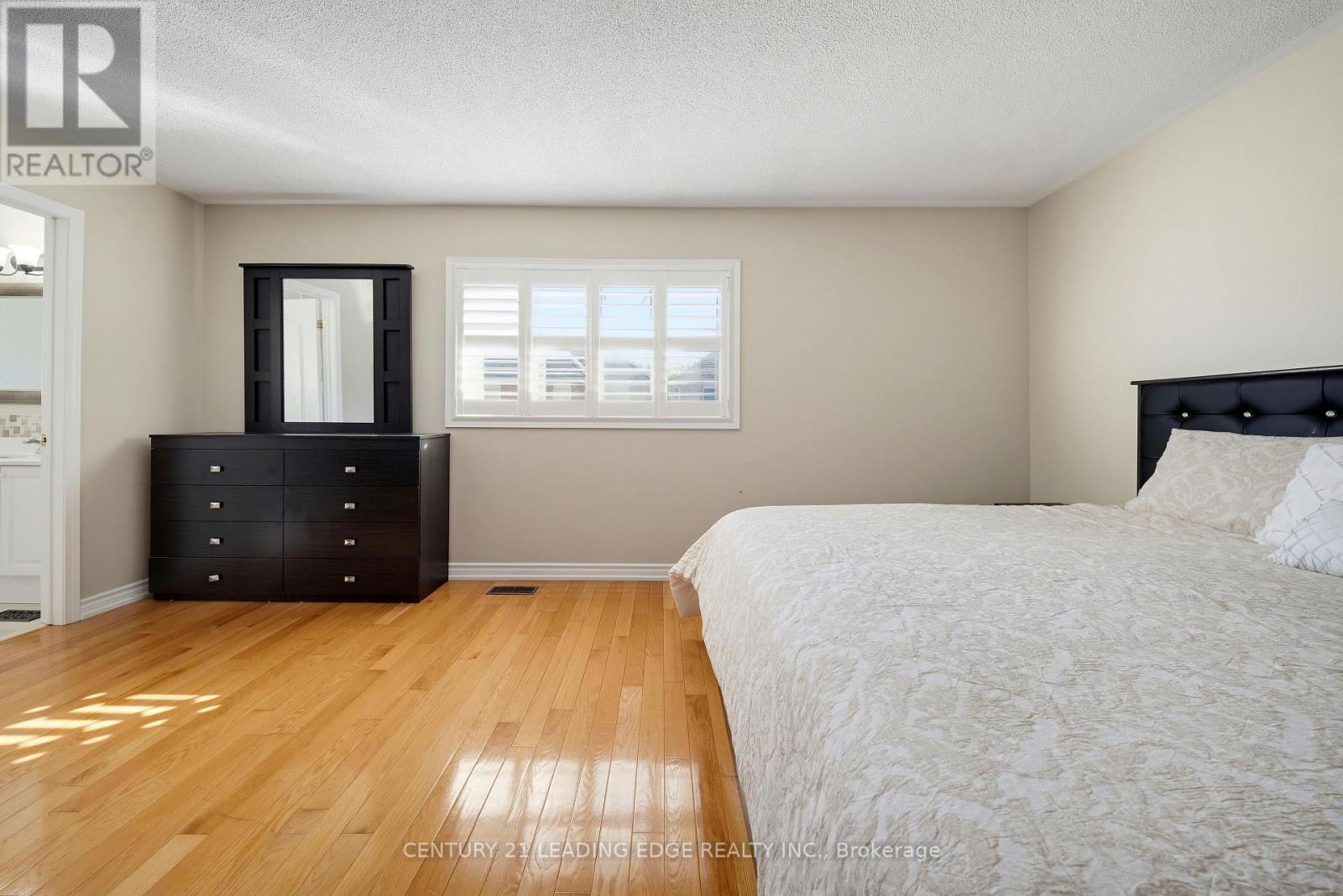 13 BOULDERBROOK DRIVE - 26