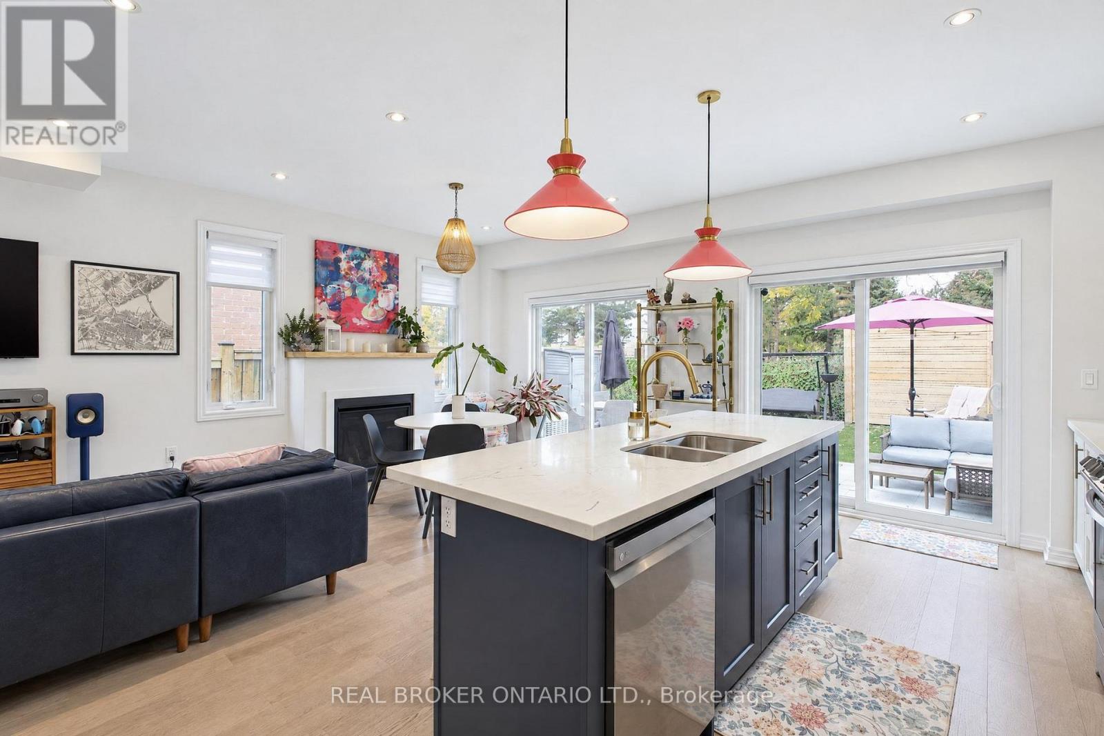 60 STARLING DRIVE - 11