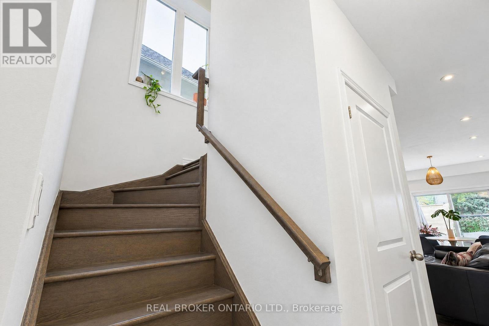 60 STARLING DRIVE - 16