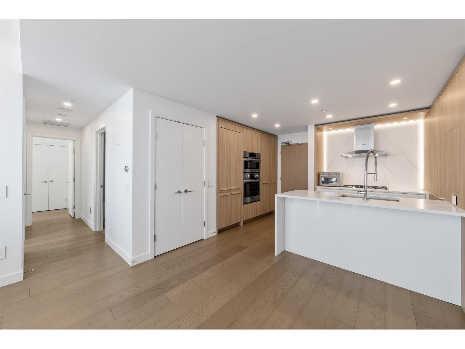 1109 1441 JOHNSTON ROAD, White Rock - Image 1