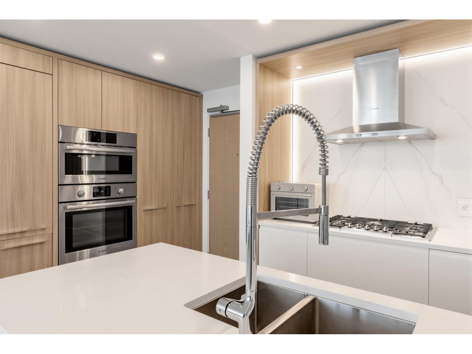 1109 1441 JOHNSTON ROAD, White Rock - Image 1