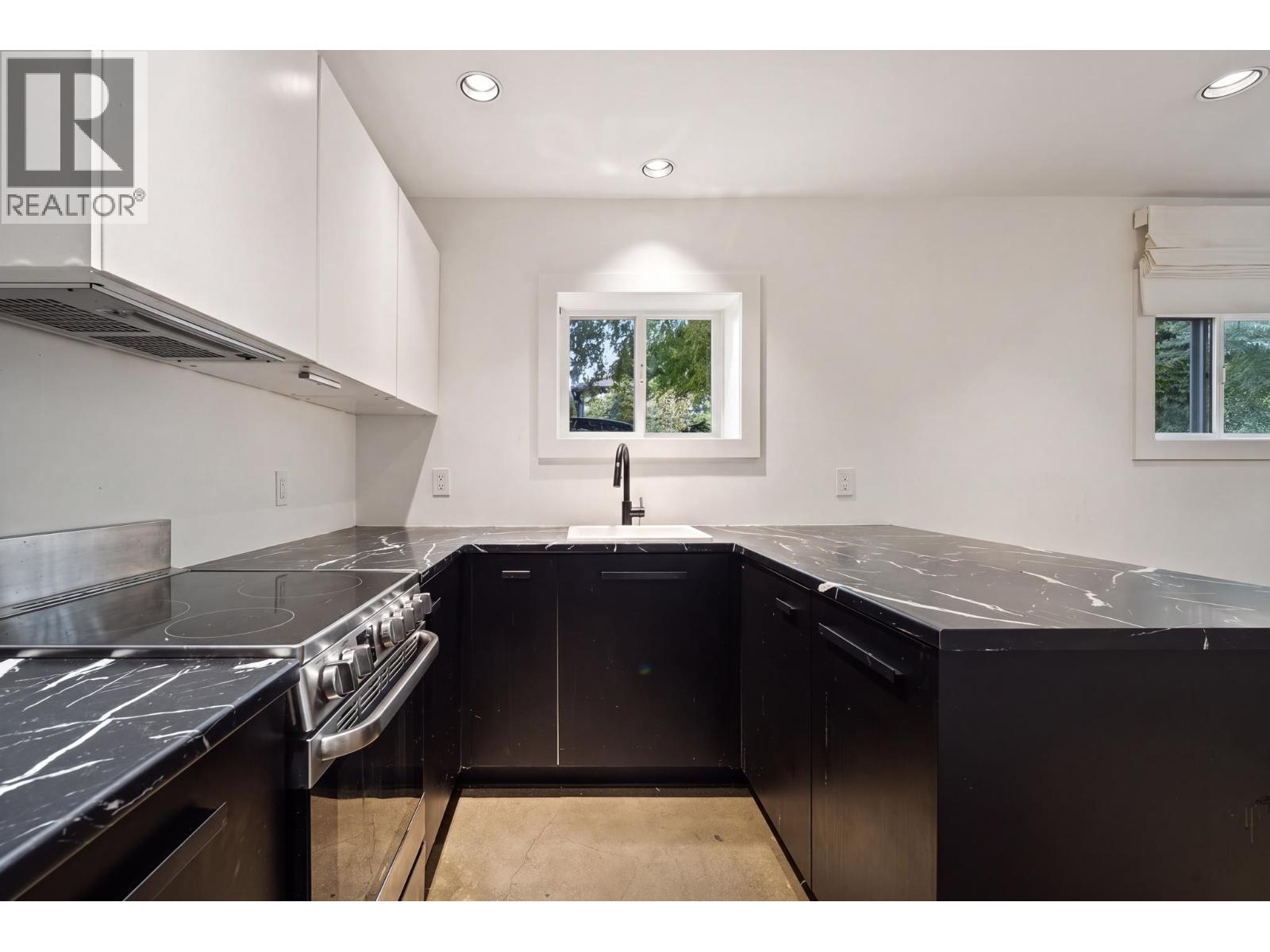 Photo of 3589 PRINCE ALBERT STREET 33