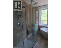 4pc Bathroom - 36 Wellington Street N, Kitchener, ON N2H5J4 Photo 8
