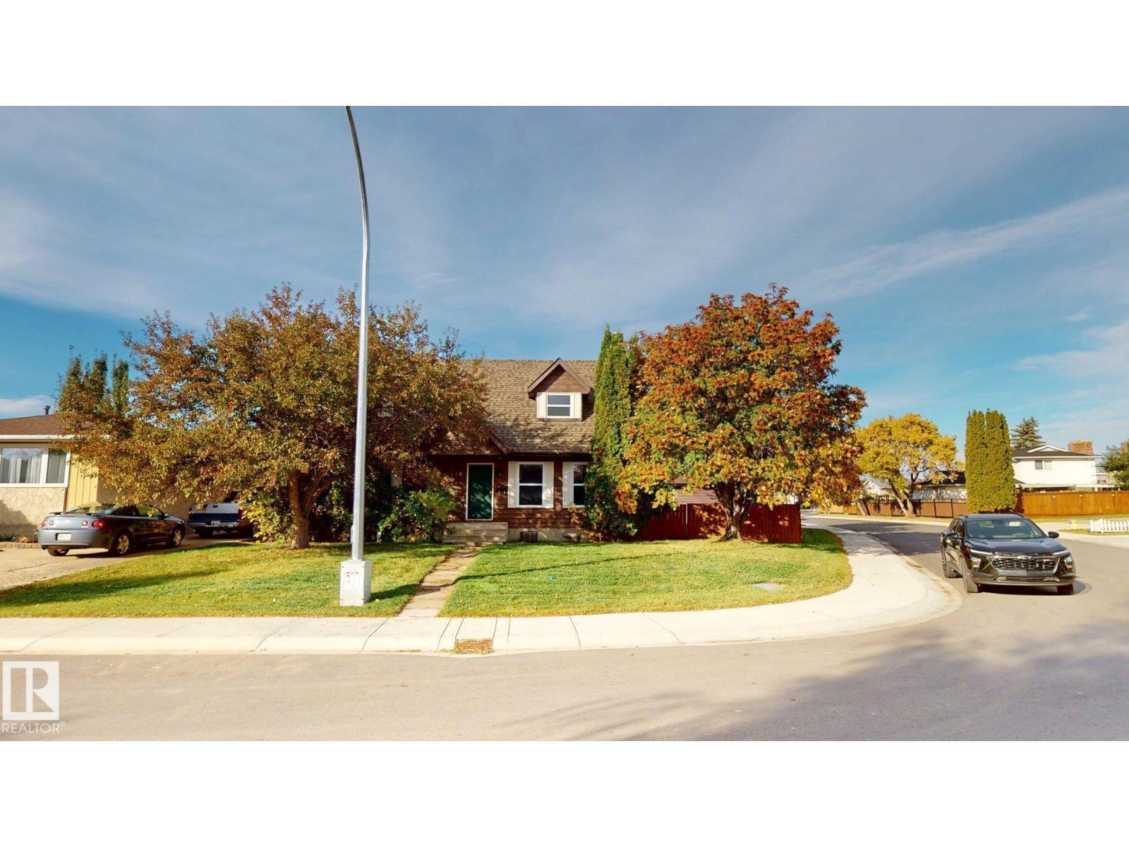240 Humberstone Road NW, Edmonton: 4 bed house