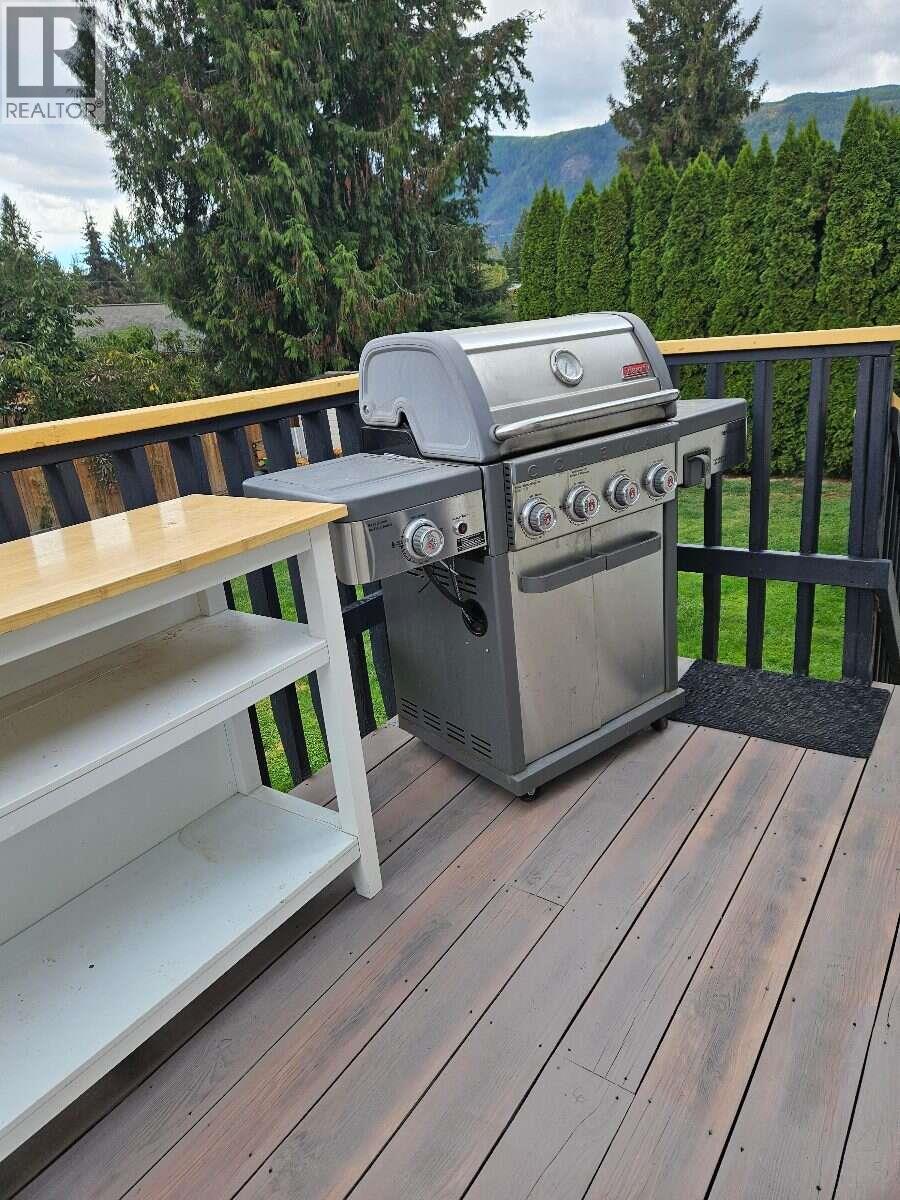606 Gillis Avenue, Sicamous - Image 1