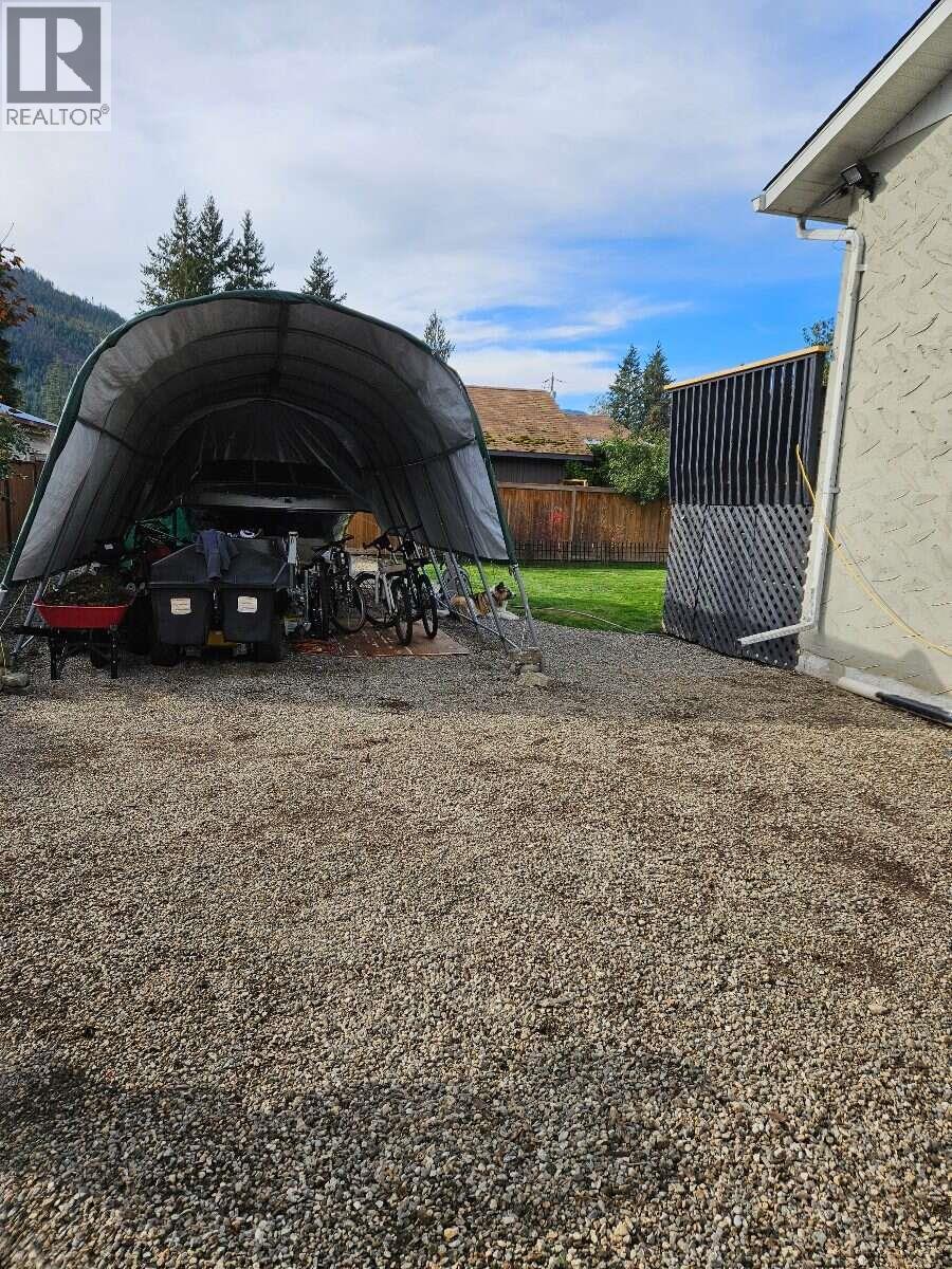606 Gillis Avenue, Sicamous - Image 1