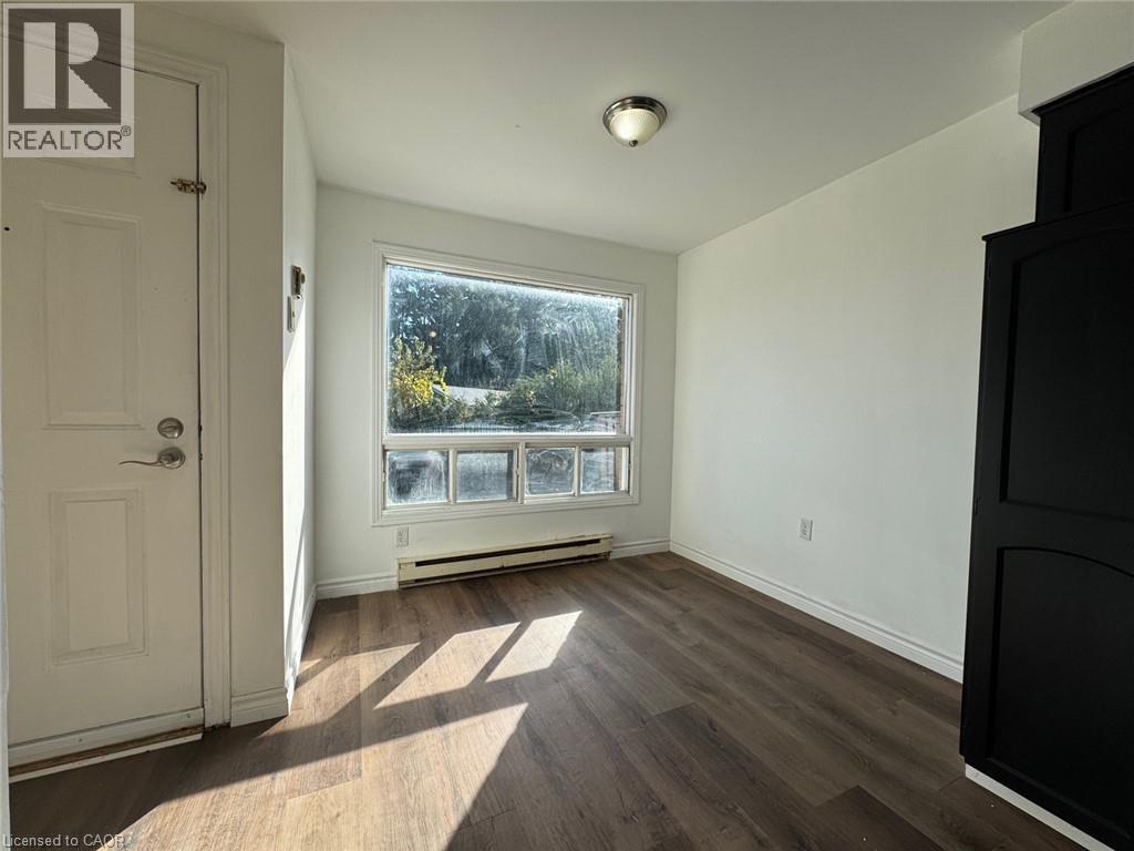 32 RALGREEN Crescent Unit# 4 — photo 3