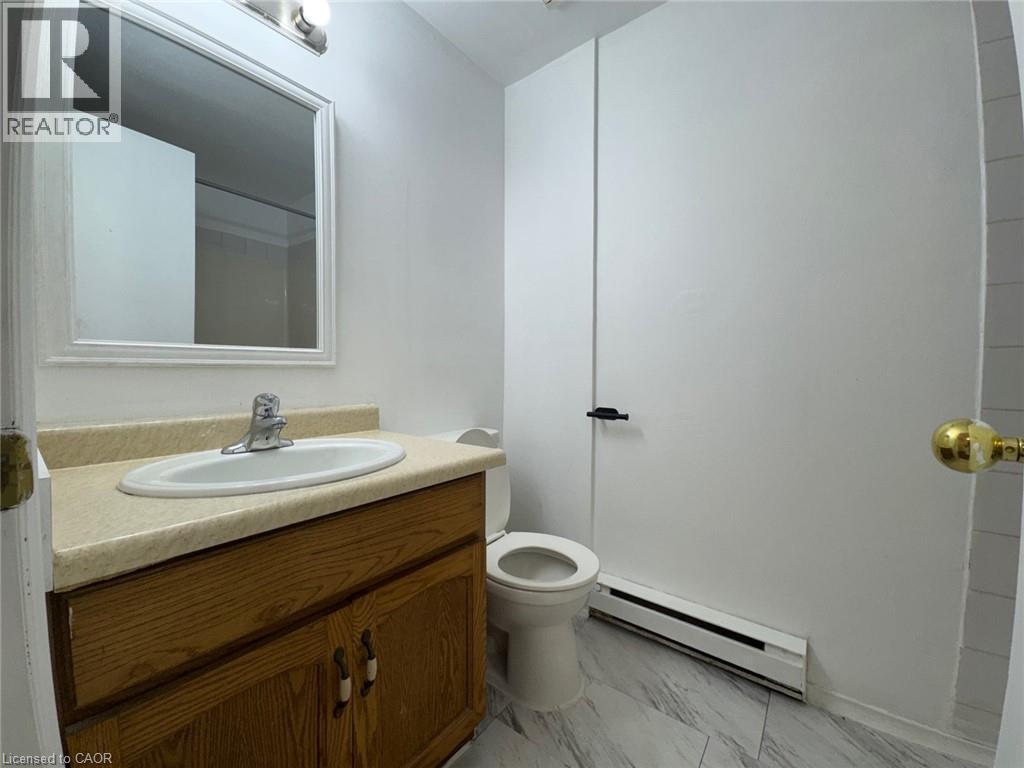 32 RALGREEN Crescent Unit# 4, Kitchener — photo 5