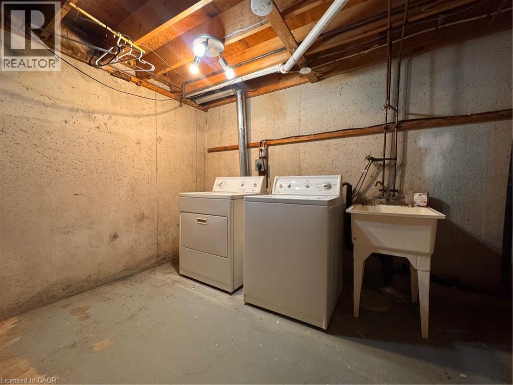 729 PARKVIEW Crescent, Cambridge — photo 12