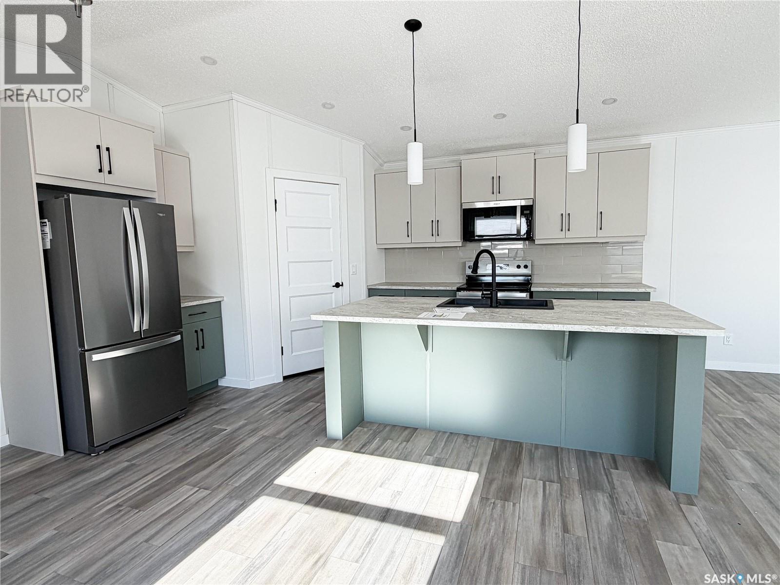 305 7th STREET E, Meadow Lake — photo 3
