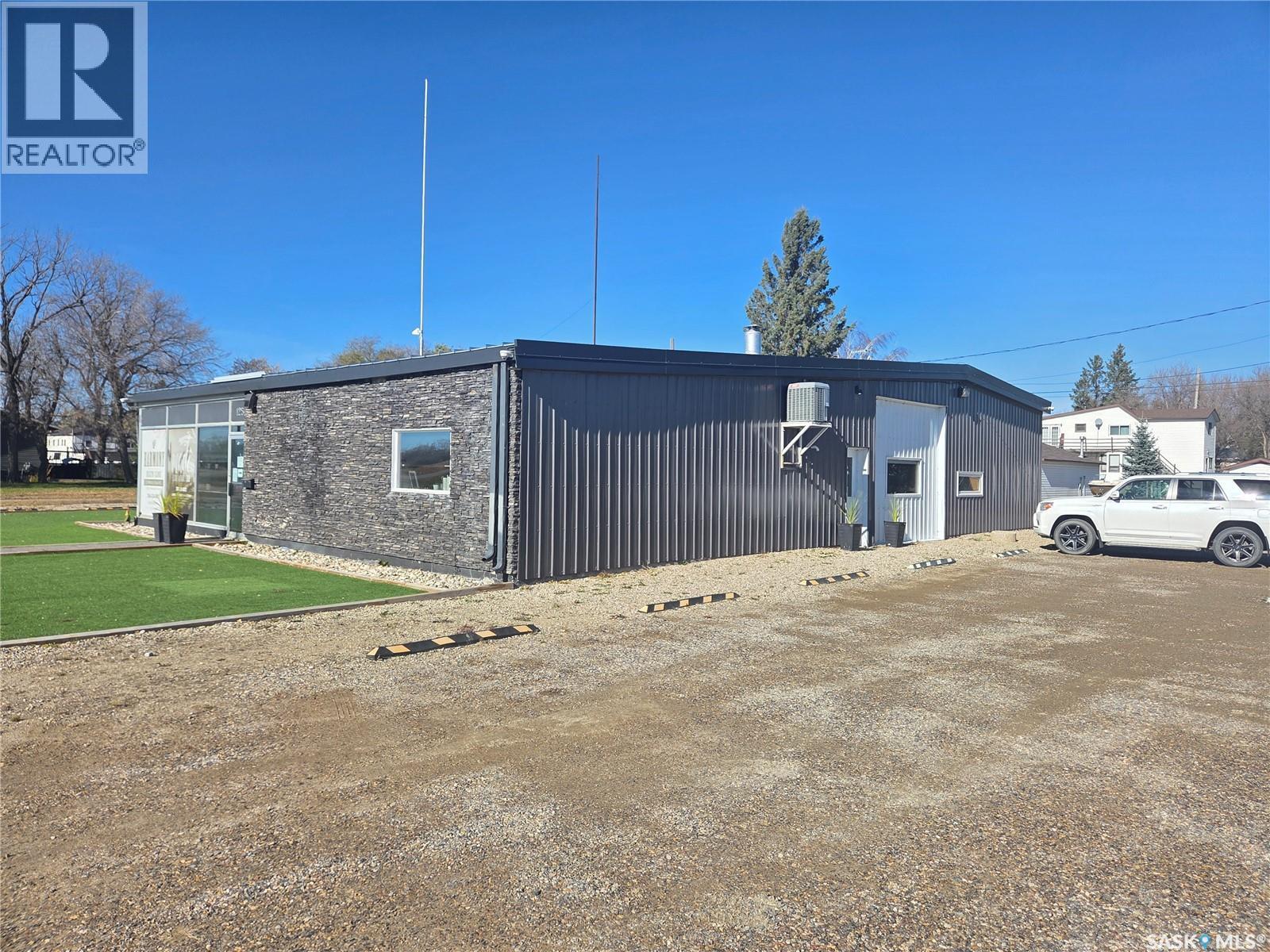 125 Railway AVENUE, Windthorst — photo 8