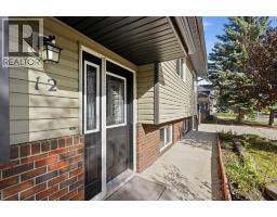 12 Dickens Lane, Lacombe — photo 3