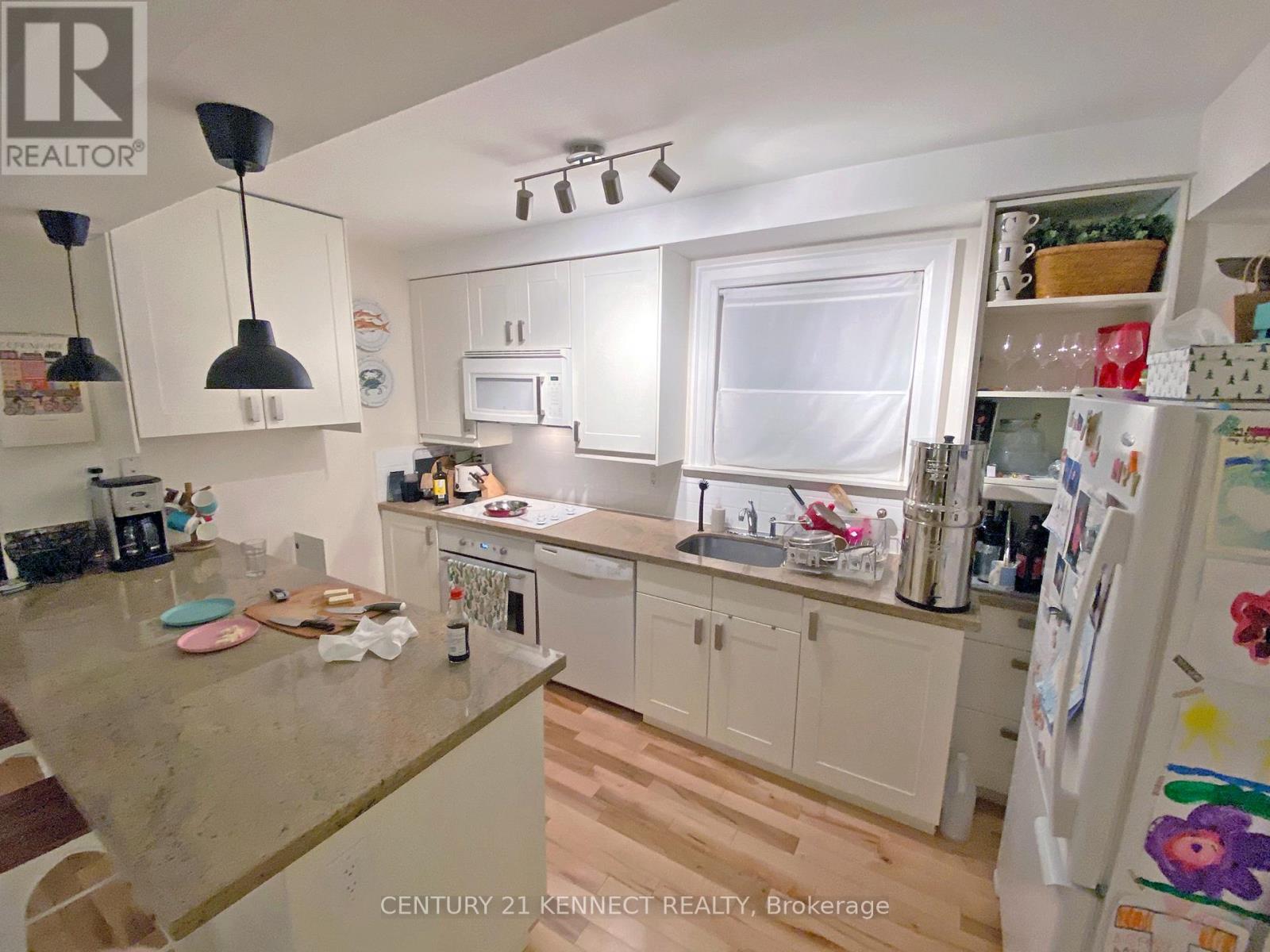 FIRST FLOOR - 279 ST CLAIR AVENUE E, Toronto (Rosedale-Moore Park) — photo 5