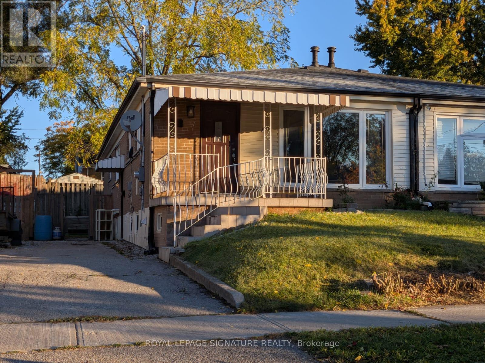 26 TRINNELL BOULEVARD, Toronto (Clairlea-Birchmount)