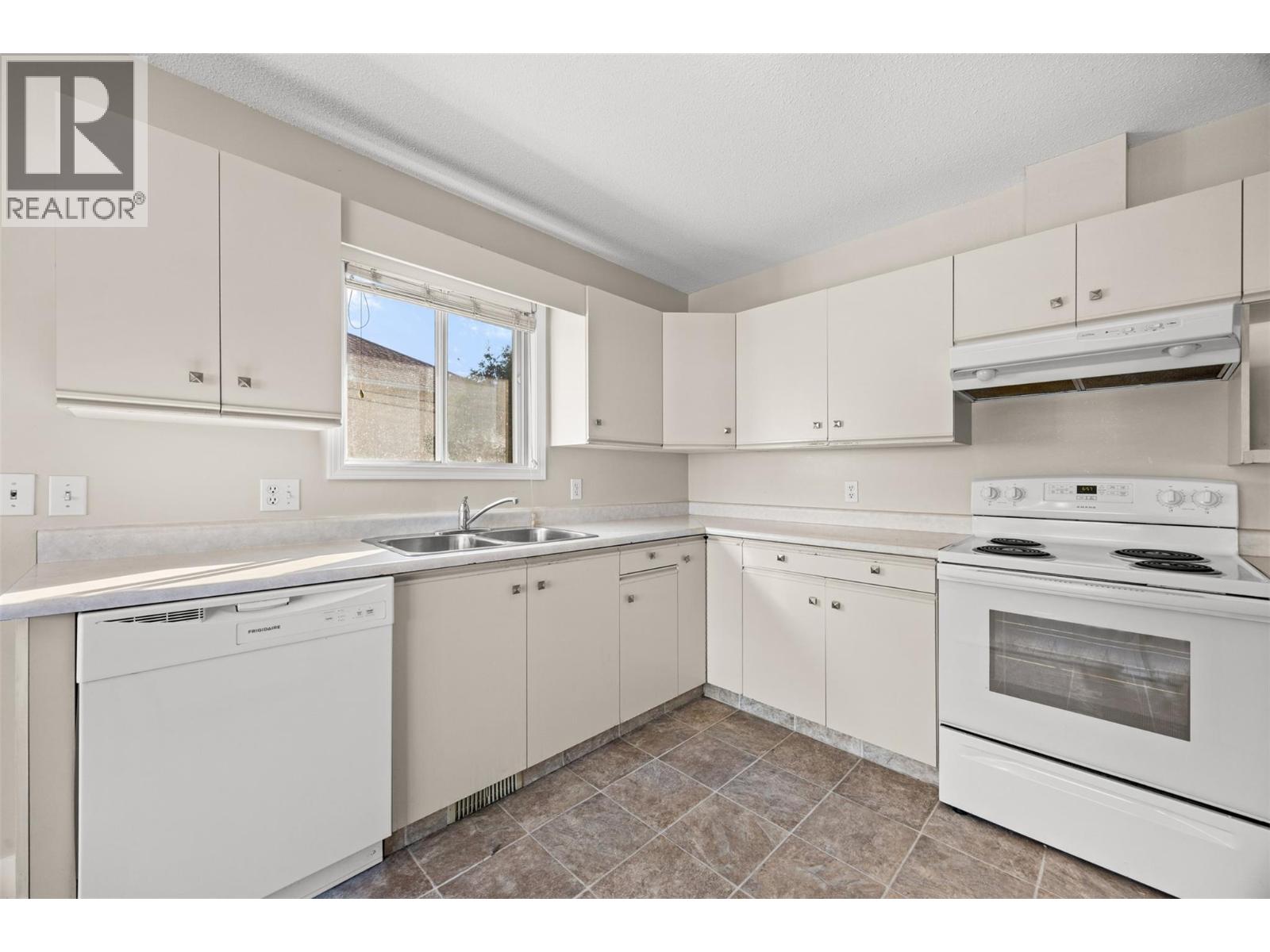 725 Francis Avenue - 17
