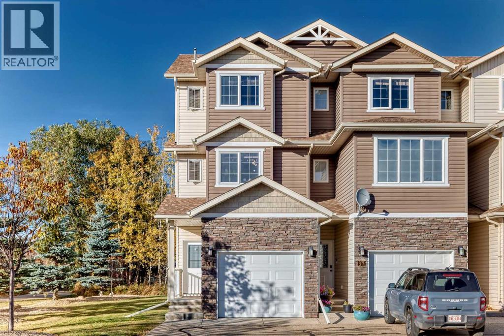 End Unit condo with 1730 sqft and a single attached garage!
