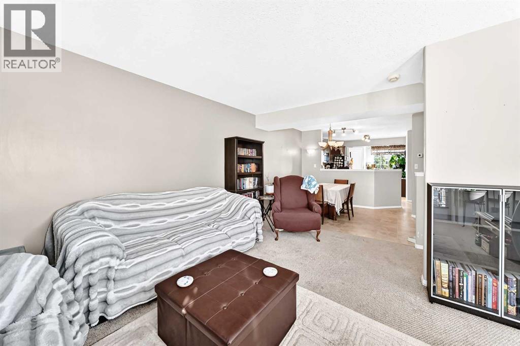 Good sized livingroom connected to the dining and kitchen area