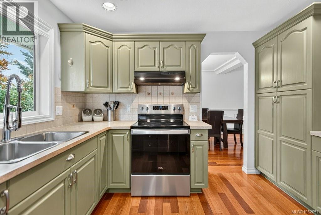 1123 Zeballos Dr - 19
