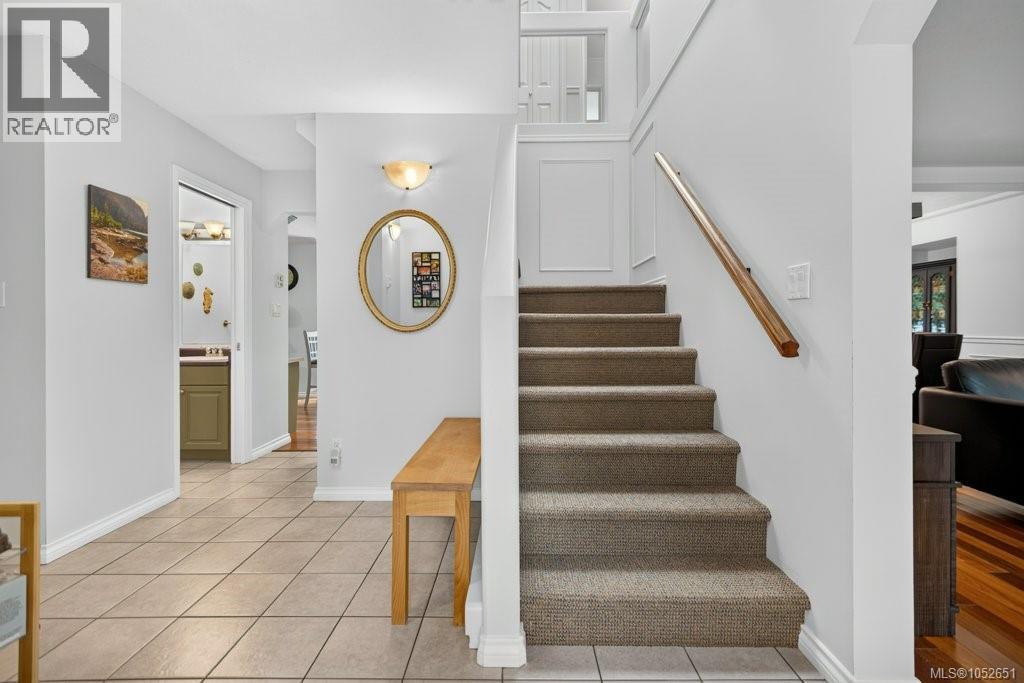 1123 Zeballos Dr - 6