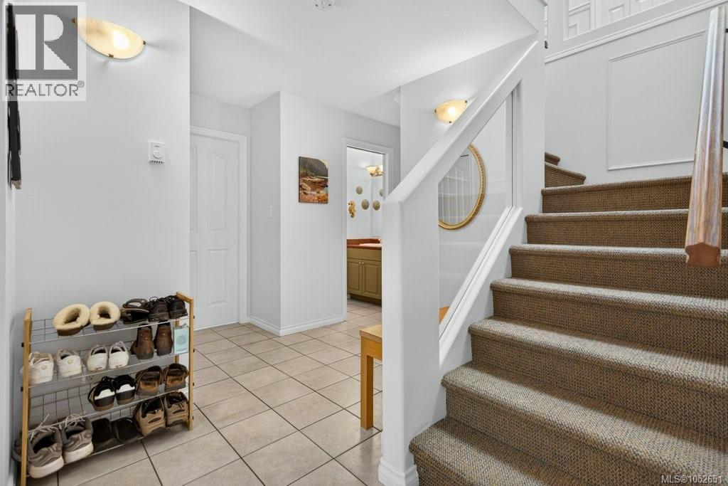 1123 Zeballos Dr - 5