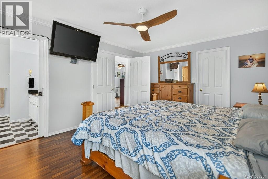 1123 Zeballos Dr - 31