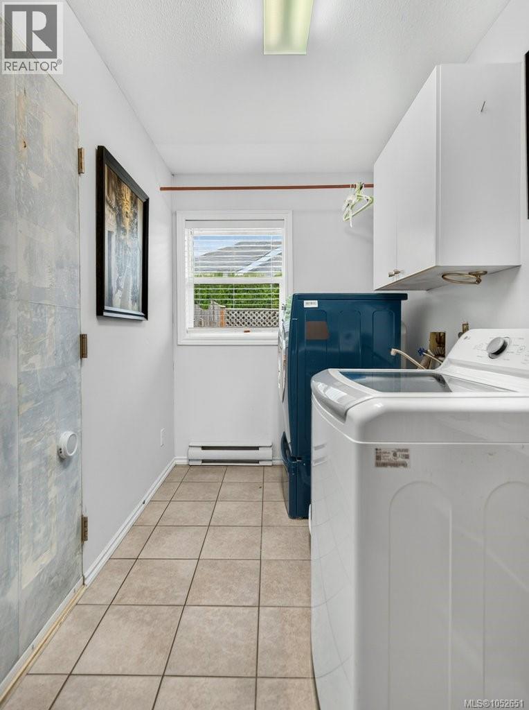 1123 Zeballos Dr - 25