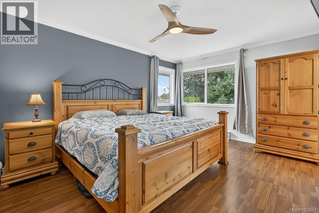 1123 Zeballos Dr - 33