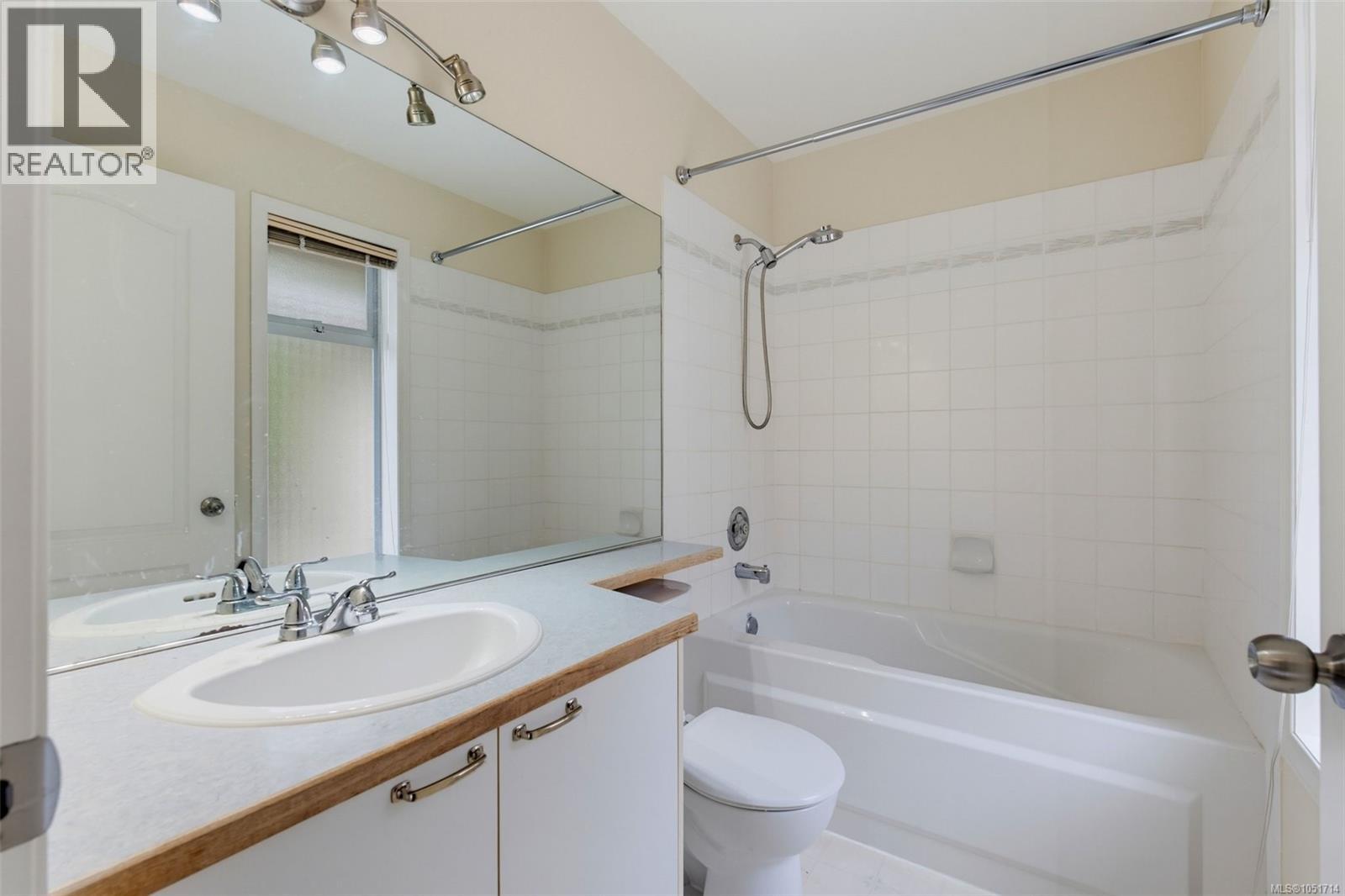  975 Annie Street, Saanich