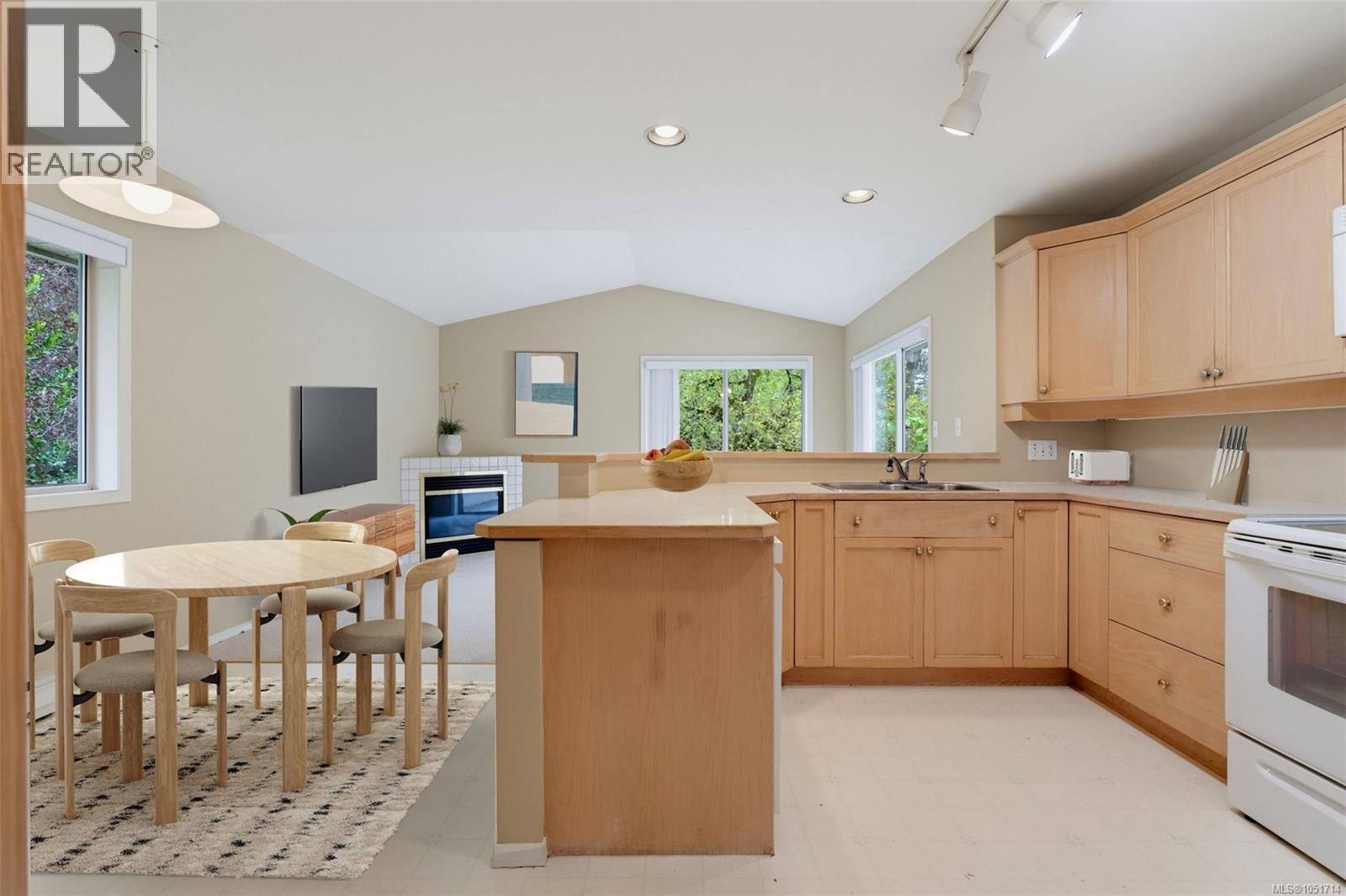  975 Annie Street, Saanich