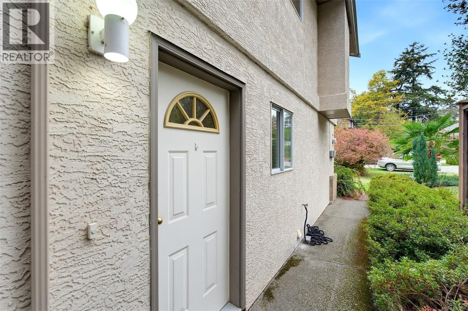  975 Annie Street, Saanich