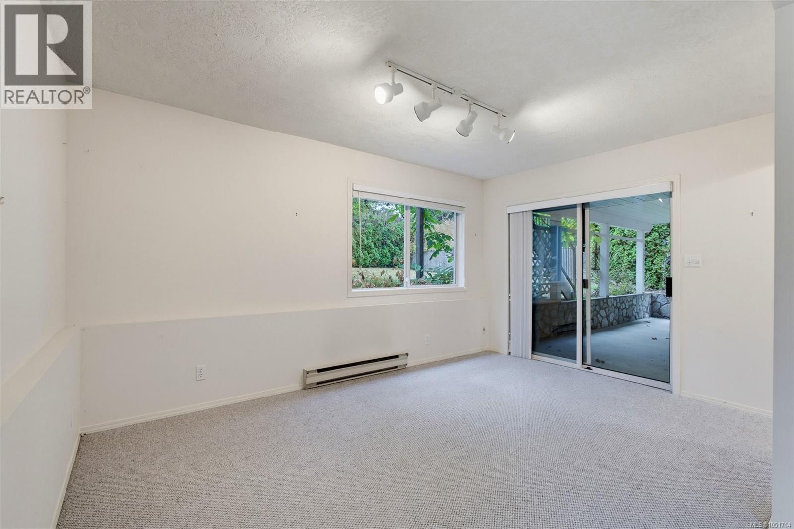  975 Annie Street, Saanich