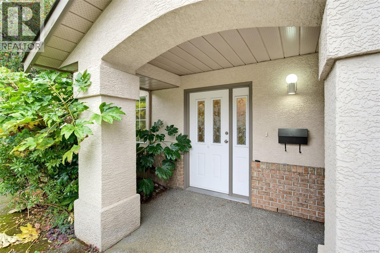  975 Annie Street, Saanich
