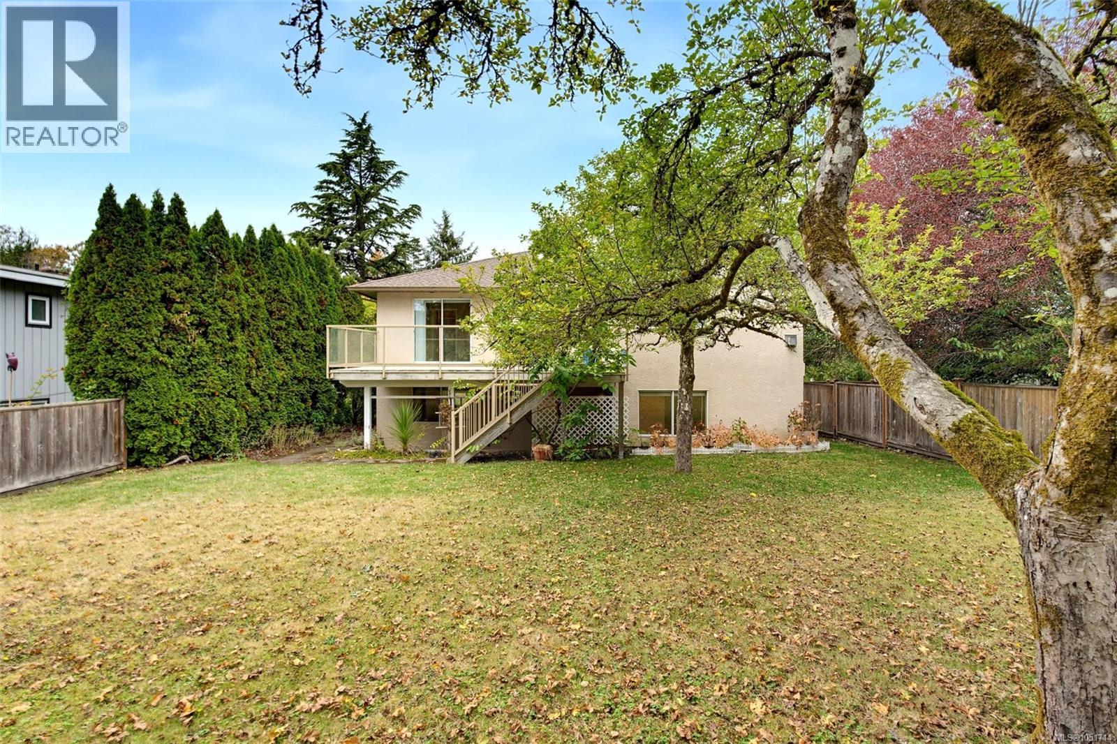  975 Annie Street, Saanich