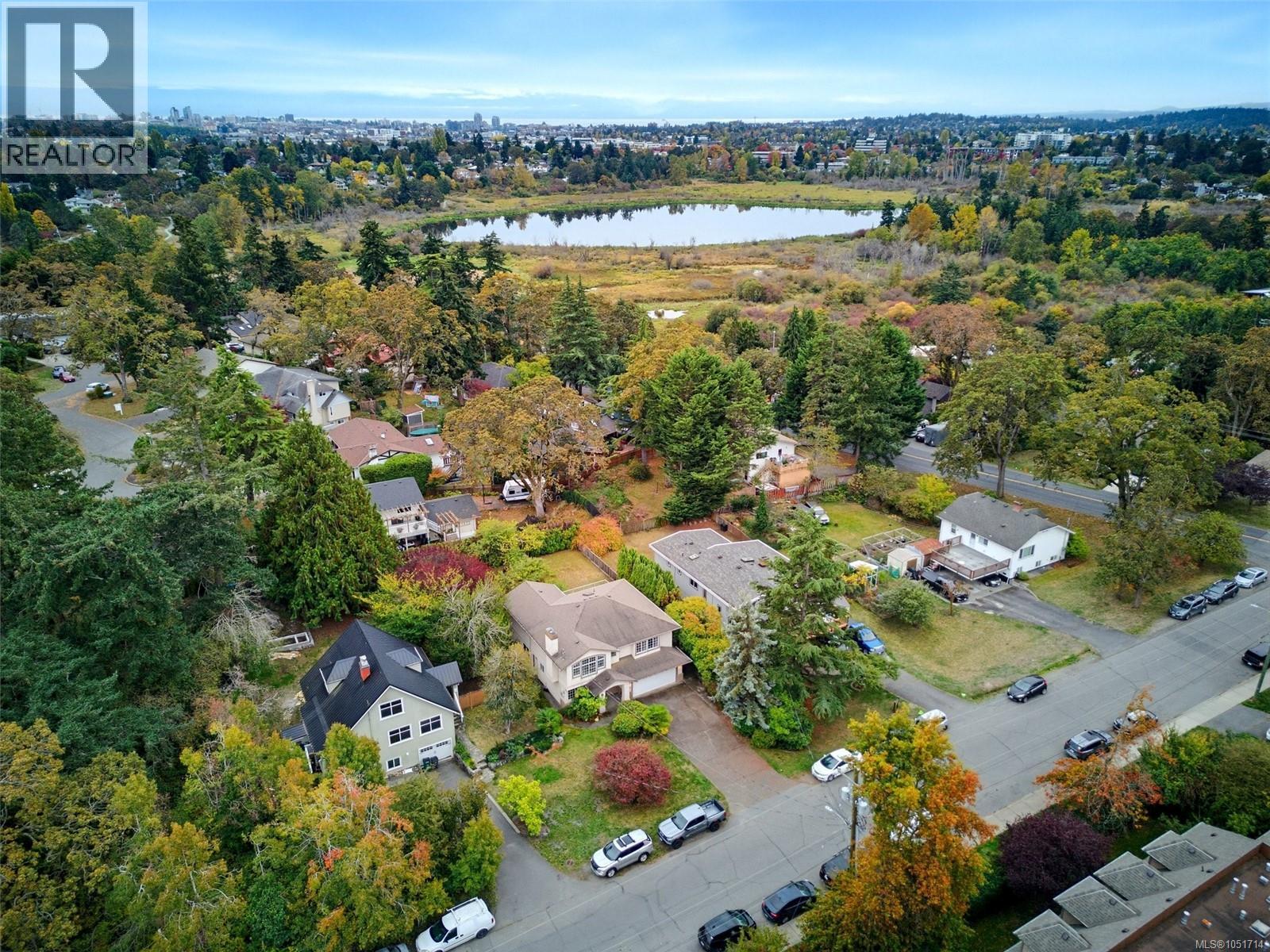  975 Annie Street, Saanich