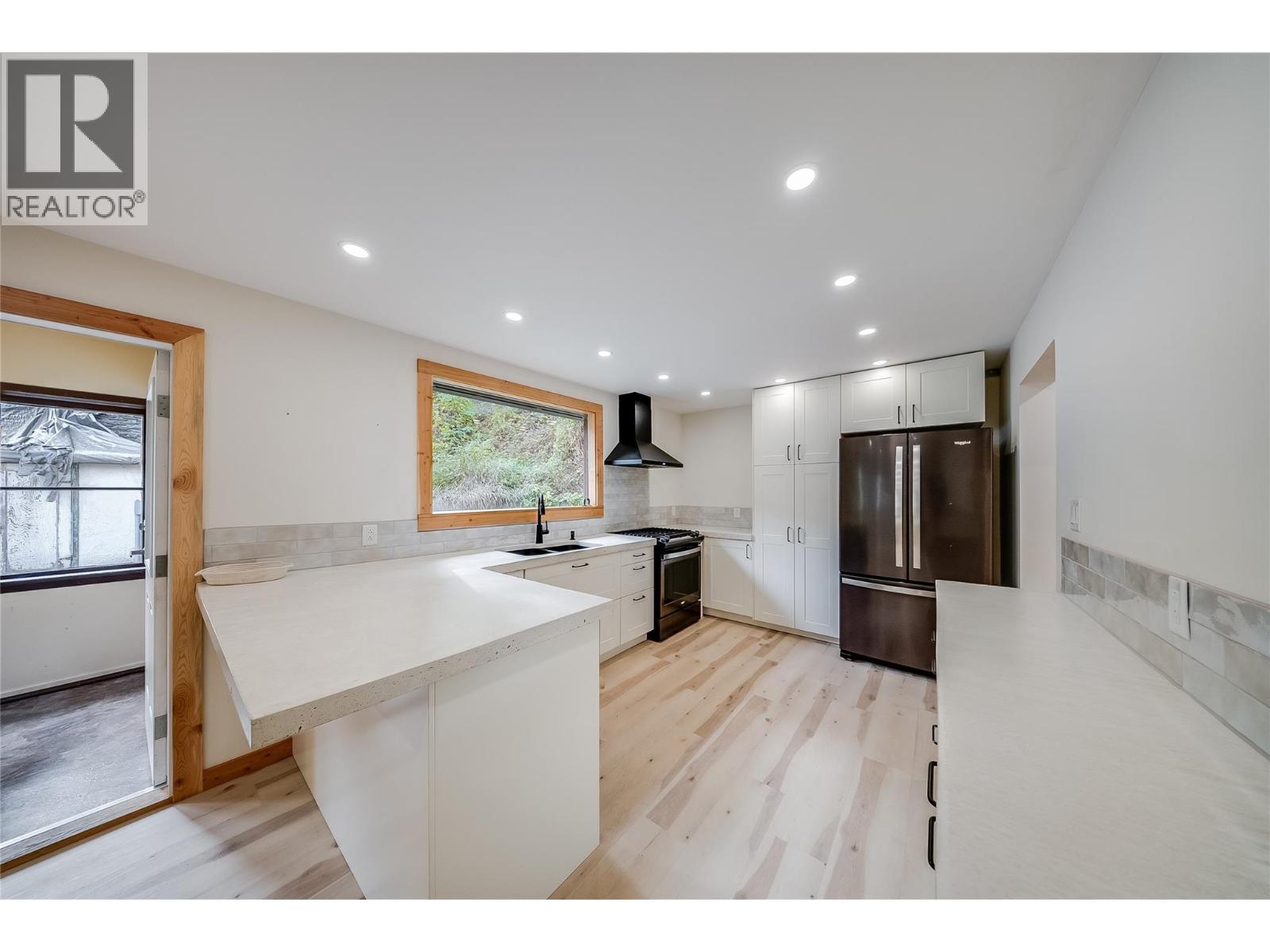 283 WELLINGTON Avenue - 12