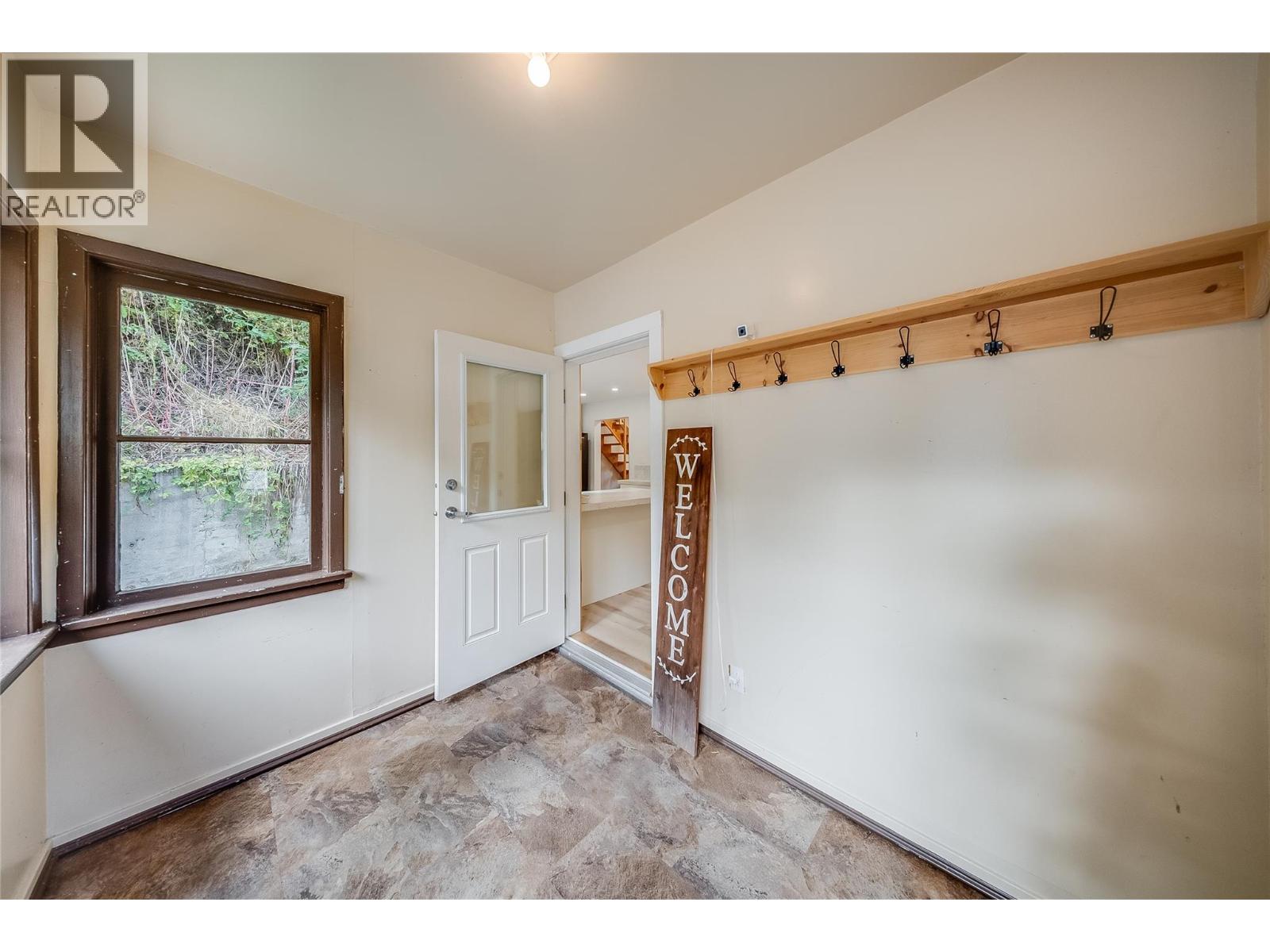 283 WELLINGTON Avenue - 11