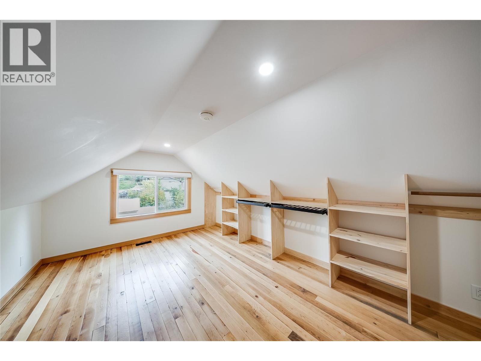 283 WELLINGTON Avenue - 36