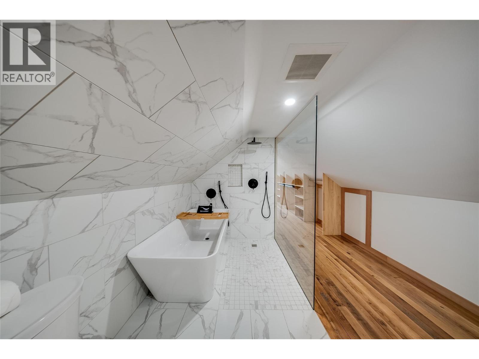 283 WELLINGTON Avenue - 33