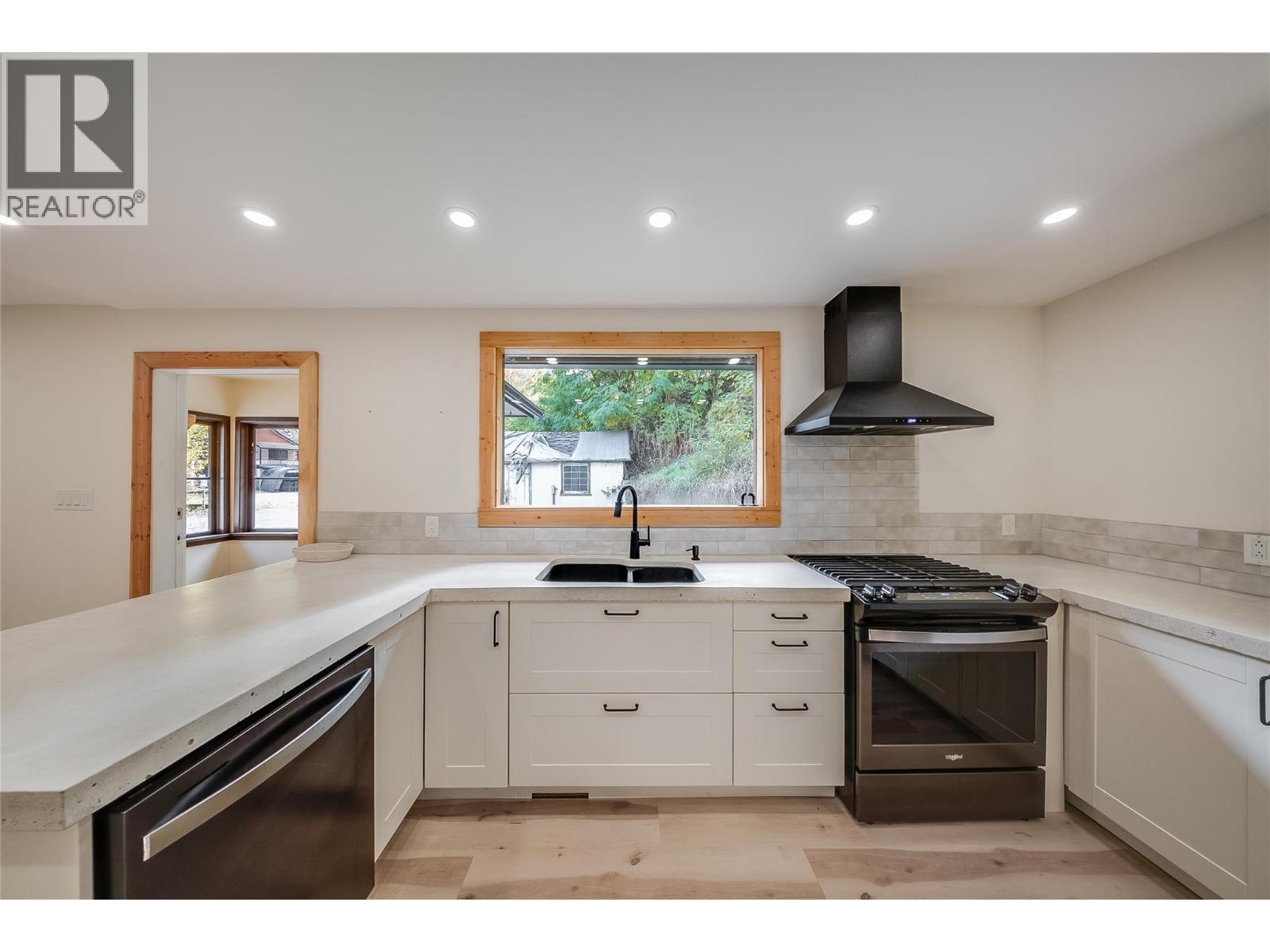 283 WELLINGTON Avenue - 14