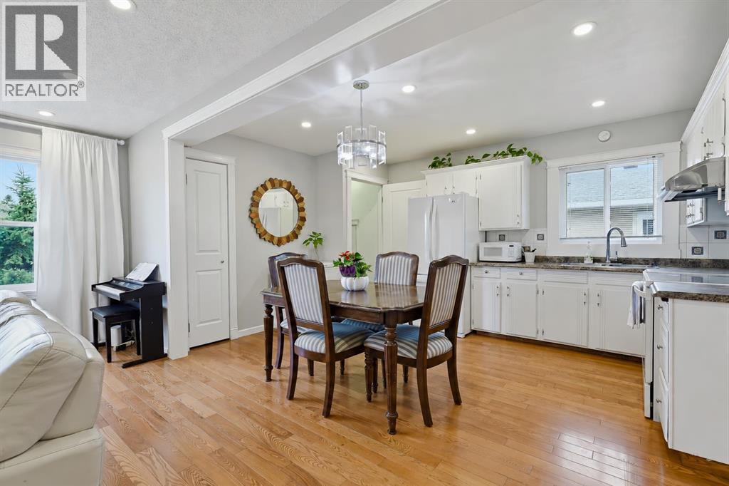 1303 Penedo Crescent SE photo 11