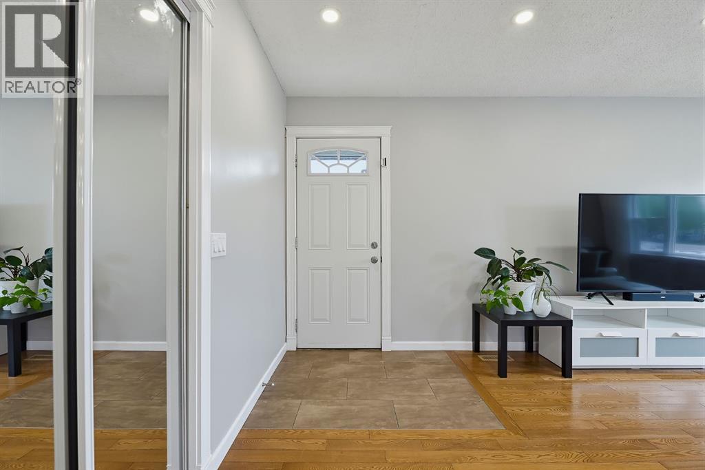 1303 Penedo Crescent SE