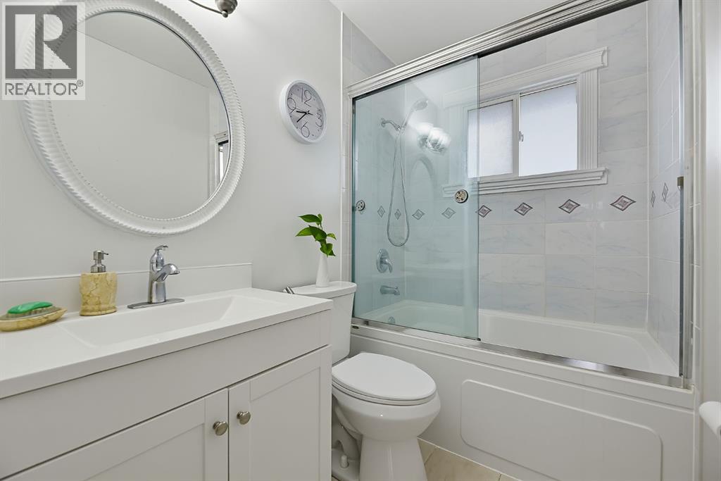 1303 Penedo Crescent SE photo 20