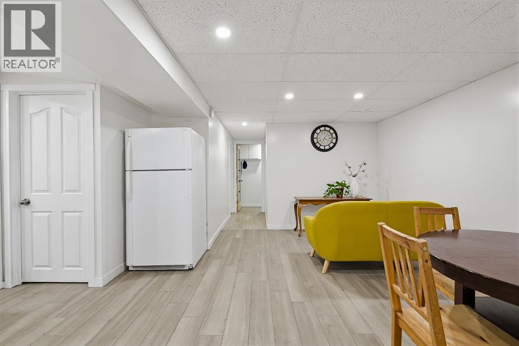1303 Penedo Crescent SE photo 21