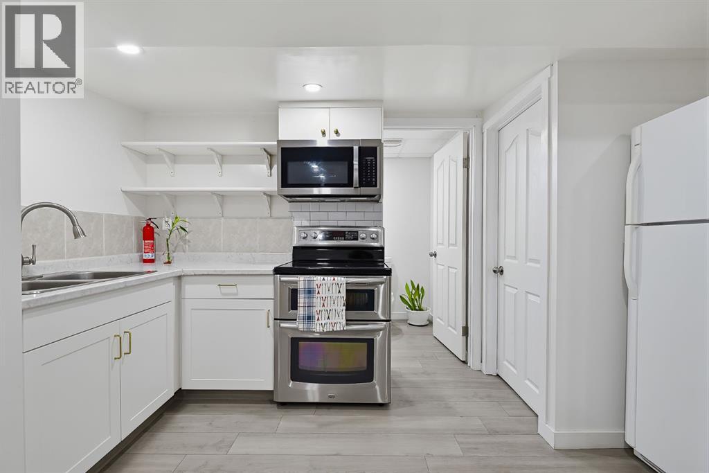 1303 Penedo Crescent SE photo 22