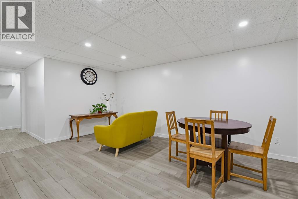 1303 Penedo Crescent SE photo 23