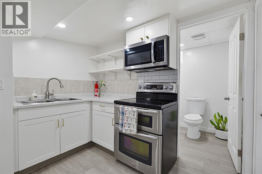 1303 Penedo Crescent SE photo 25