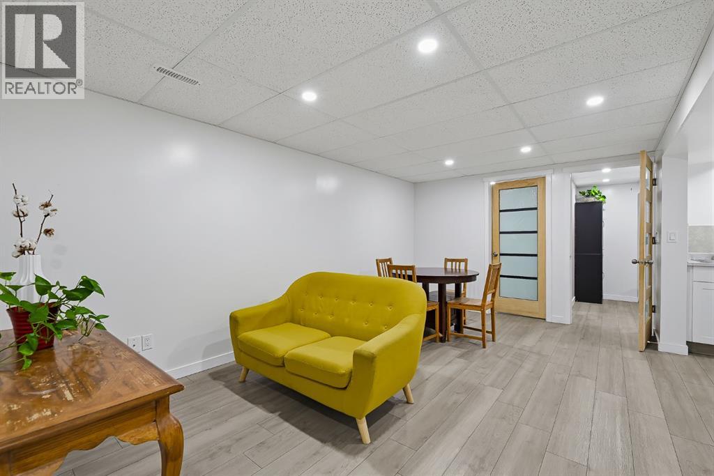1303 Penedo Crescent SE photo 27